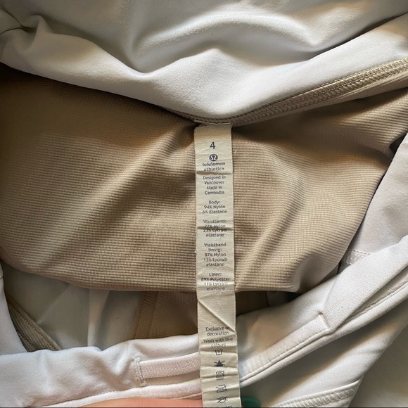 White Lululemon run times short 2 way stretch 4 inch - Picture 5 of 8